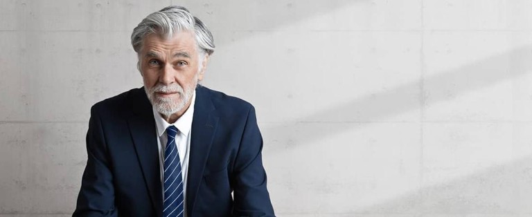 Pourquoi les cheveux perdent-ils leur couleur ?