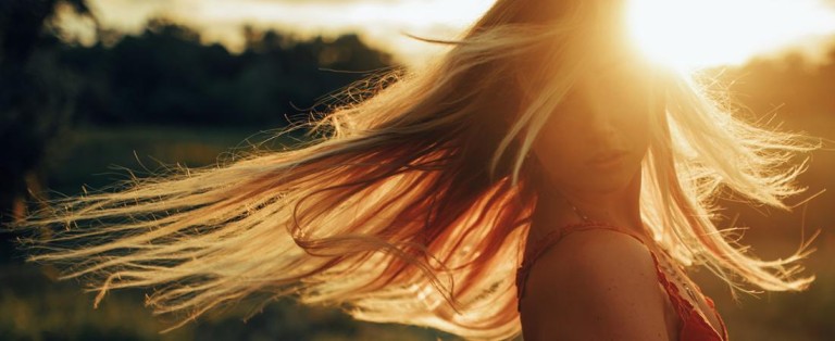 À quelle vitesse les cheveux poussent-ils ?