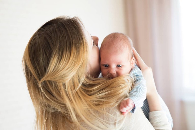 Explications sur la perte de cheveux après la grossesse
