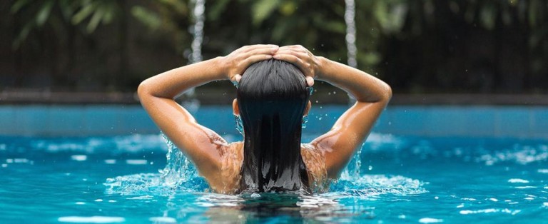 Comment protéger ses cheveux du chlore ?