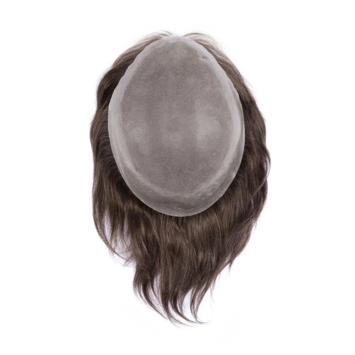 Intérieur d'un salon de coiffure professionnel avec une tête à coiffer sans visage présentant une chevelure blonde ondulée longue